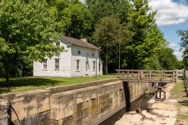 I & M kanalına kilitlen. Channahon Eyalet Parkı, Illinois.
