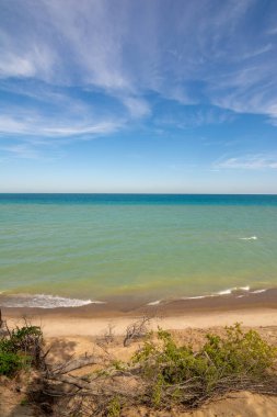 Michigan Gölü güzel bir yaz sabahında. Central Beach, Indiana Dunes Ulusal Parkı - Kel Dağı.