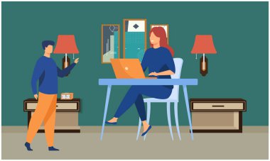 Çift evde dizüstü bilgisayarla çalışıyor.