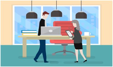 Çift ofiste dizüstü bilgisayarla çalışıyor.