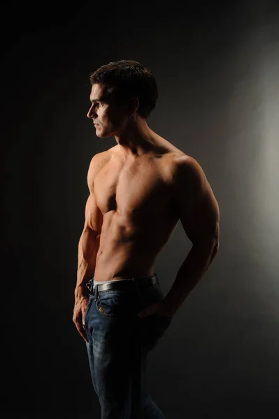 Homme Sexy Fléchit Ses Muscles — Photo