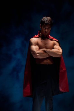 Seksi vampir kasları şişiriyor