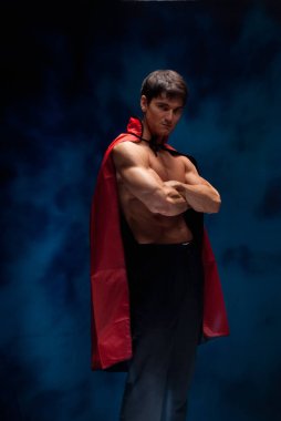 Seksi vampir kasları şişiriyor