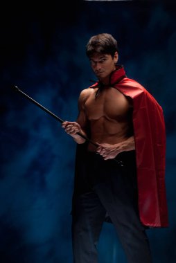 Seksi vampir kasları şişiriyor