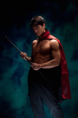 Seksi vampir kasları şişiriyor