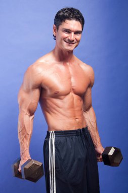 Seksi atlet kamera için poz veriyor..