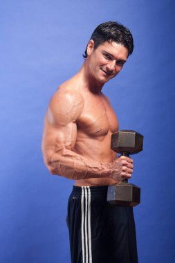 Seksi atlet kamera için poz veriyor..