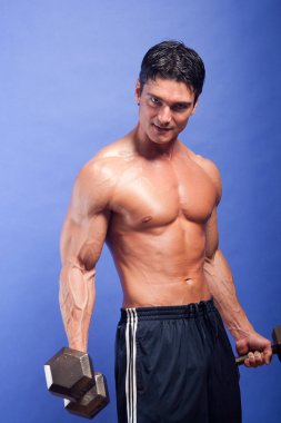 Seksi atlet kamera için poz veriyor..