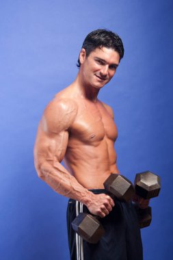 Seksi atlet kamera için poz veriyor..