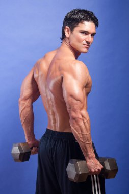 Seksi atlet kamera için poz veriyor..