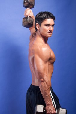 Seksi atlet kamera için poz veriyor..