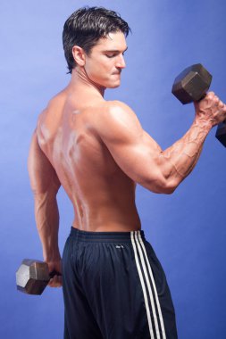 Seksi atlet kamera için poz veriyor..