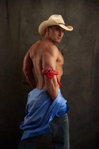 Sexy Cowboy Shows His Muscles — Stock Photo, Image