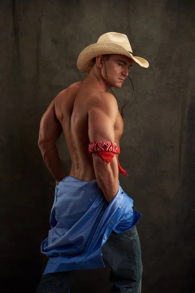 Cowboy Sexy Mostra Seus Músculos — Fotografia de Stock