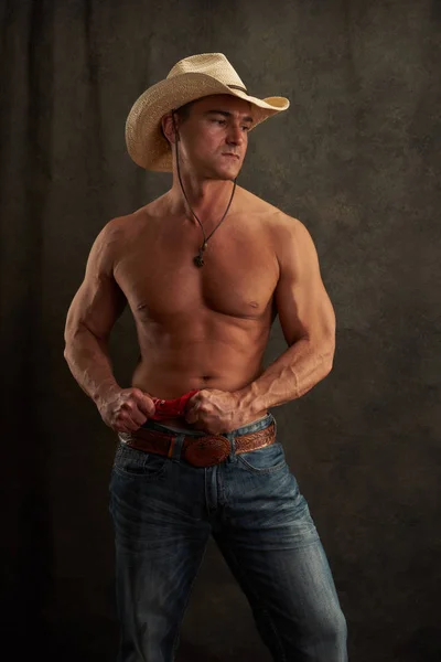 Cowboy Sexy Mostra Seus Músculos — Fotografia de Stock