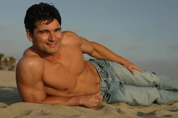 Handsome Man Poses Beach — Stock Photo, Image