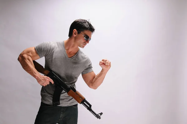 Sexy Man Holds Rifle — Stock Photo, Image