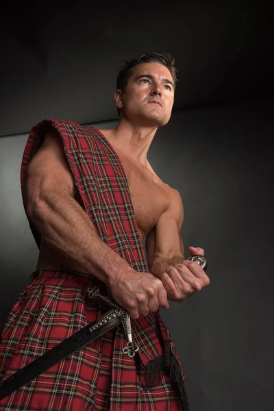 Sexy Highlander Představuje Pro Fotoaparát — Stock fotografie