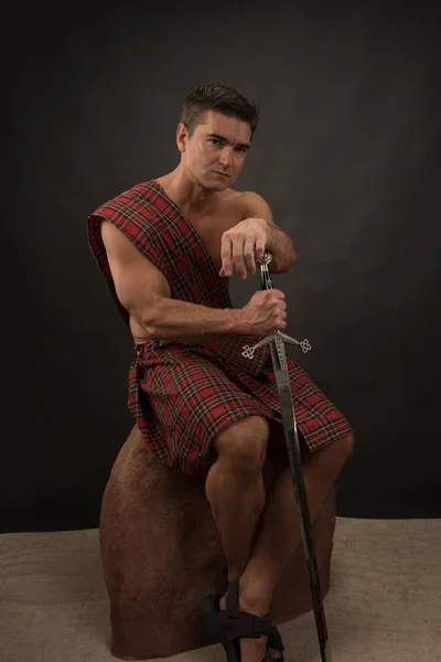 Pozuje Kamery Sexy Highlander — Zdjęcie stockowe
