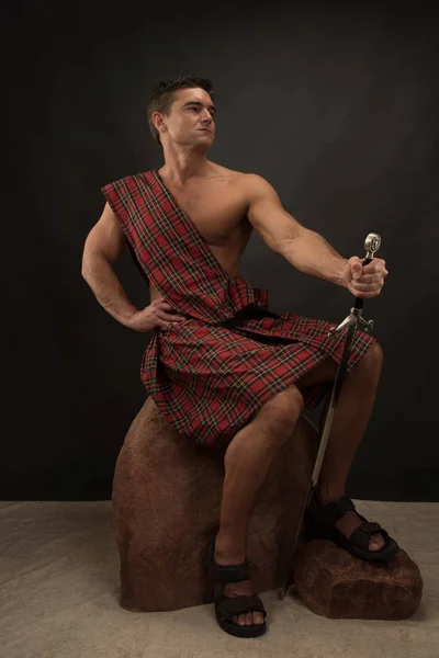 Der Sexy Highlander Posiert Für Die Kamera — Stockfoto