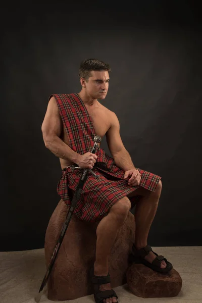 Sexy Highlander Představuje Pro Fotoaparát — Stock fotografie