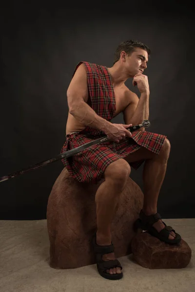 Der Sexy Highlander Posiert Für Die Kamera — Stockfoto