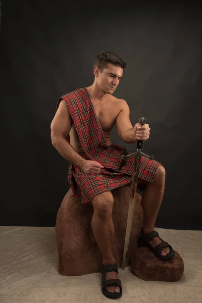 Sexy Highlander Prepares Battle — Stock Photo, Image