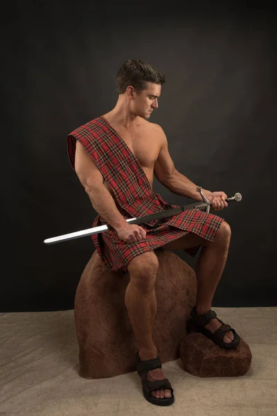 Der Sexy Highlander Bereitet Sich Auf Den Kampf Vor — Stockfoto