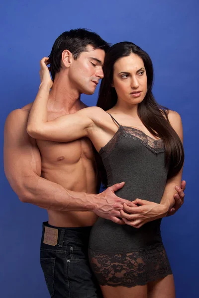 Das Sexy Paar Posiert Gemeinsam Für Die Kamera — Stockfoto