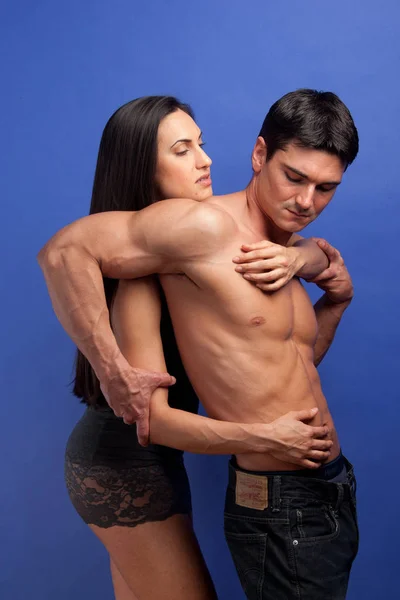 Casal Sexy Posar Juntos Abraço — Fotografia de Stock