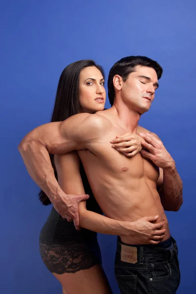 Das Sexy Paar Posiert Gemeinsam Einer Umarmung — Stockfoto