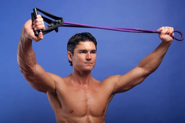 Hot Guy Works Out His Muscles — Stock Photo, Image