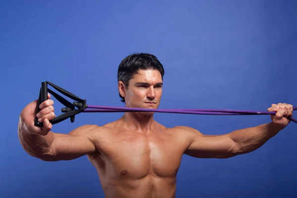 Hot Guy Works Out His Muscles — Stock Photo, Image