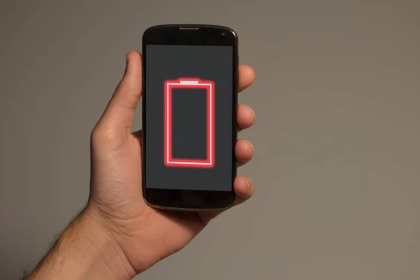 Smartphone Mano Con Allarme Batteria Scarica Rossa Sullo Schermo Sfondo — Foto Stock