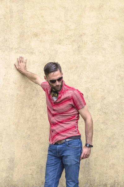 Tough Guy Posing One Hand Resting Wall Other Hand His — Stock Photo, Image