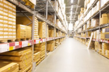 Bulanık bir depo görüntüsü. Soyut bulanık arkaplan, fabrika deposu, endüstriyel tema, bulanık teknikler.