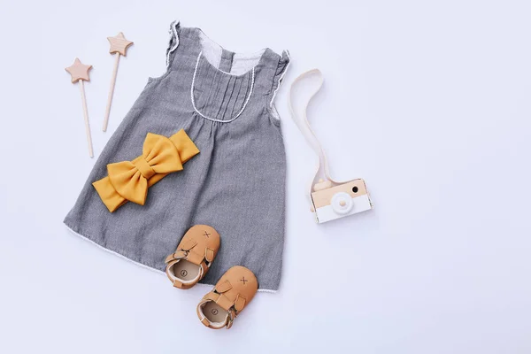 Топ-вид моды trendy look of baby girl weards and toy stuff. Детская мода — стоковое фото