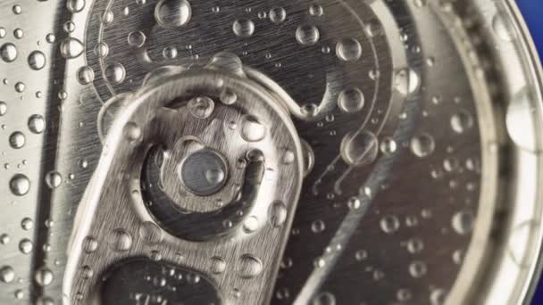 Eisen Soda Mit Wassertropfen Auf Dem Deckel Rotation Ansicht Von — Stockvideo