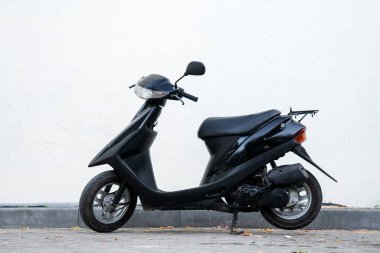 İzolasyon siyah antika motorsiklet veya scooter