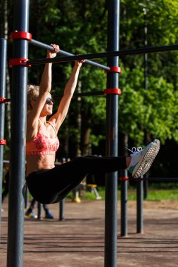 Resim Kıvırcık sarışın çeker kadar Park spor simülatör spor