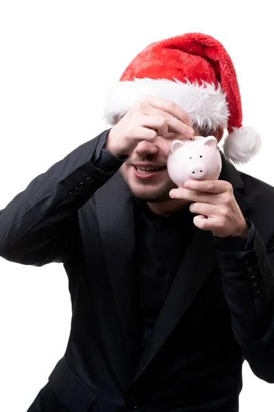 Foto de hombre feliz en sombrero de santa con cerdo de juguete — Foto de Stock