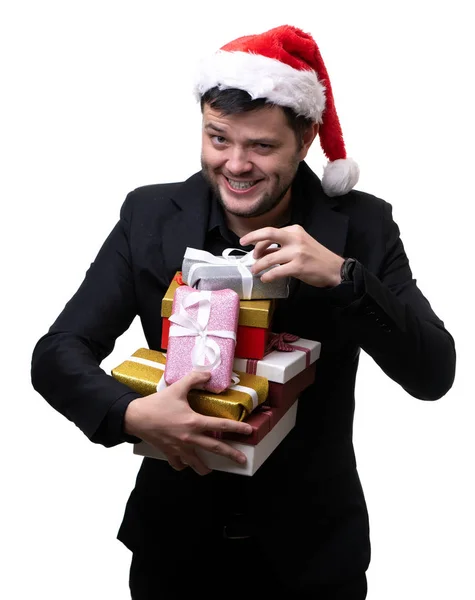 Foto de brunet feliz en sombrero de santa con cajas con regalos en las manos — Foto de Stock