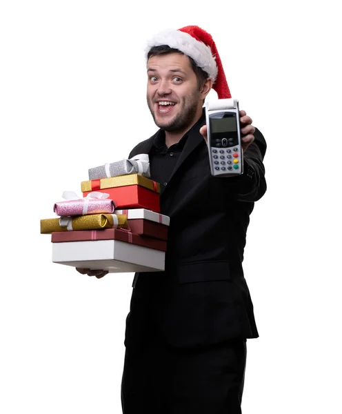 Foto de hombre feliz en sombrero de santa con cajas con regalos con terminal en las manos — Foto de Stock