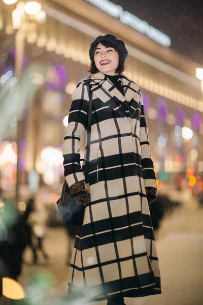 Photo of full-length girl in street on blurred background — Stock Photo, Image