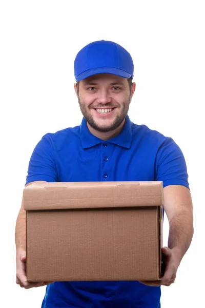 Imagem do homem feliz em camiseta azul e boné de beisebol com caixa de papelão — Fotografia de Stock