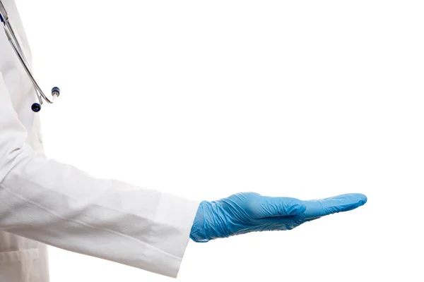 Foto do médico de casaco branco em luvas de borracha segurando palma para cima — Fotografia de Stock