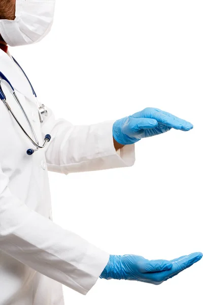 Foto de doctor con fonendoscopio en guantes de goma azul tomados de la mano en forma de círculo . —  Fotos de Stock