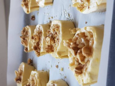 Lezzetli Türk tatlıları. Tatlı ve fındık.