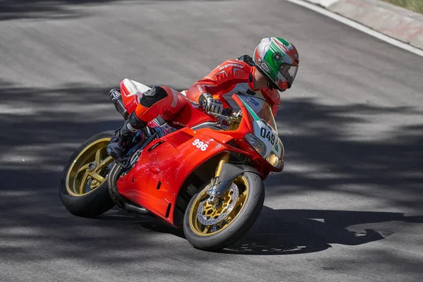 2020 Riga Lettonie Motocycliste Sur Route Asphaltée Vide Vélo Sport — Photo