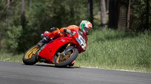 2020 Riga Lettonie Motocycliste Sur Route Asphaltée Vide Vélo Sport — Photo